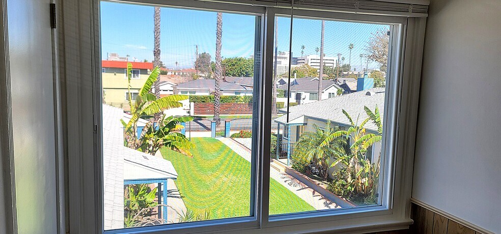 410 #4 Liv-window view 2 - 410 E 99th St