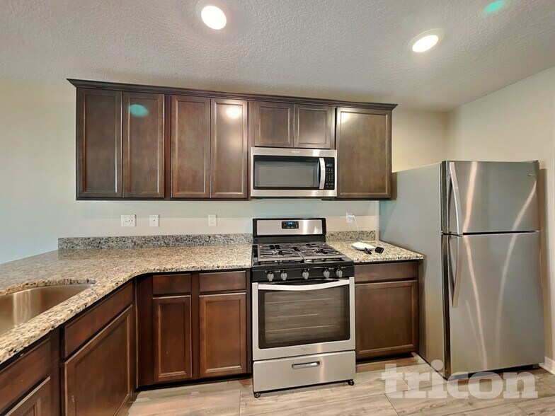 Building Photo - 449 Kensington View Dr