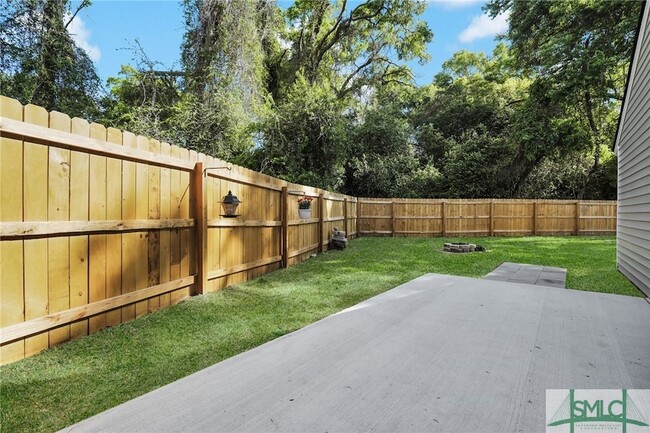 Building Photo - 20 Quail Forest Dr
