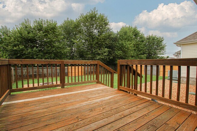 Building Photo - Pet Friendly Three Bedroom!