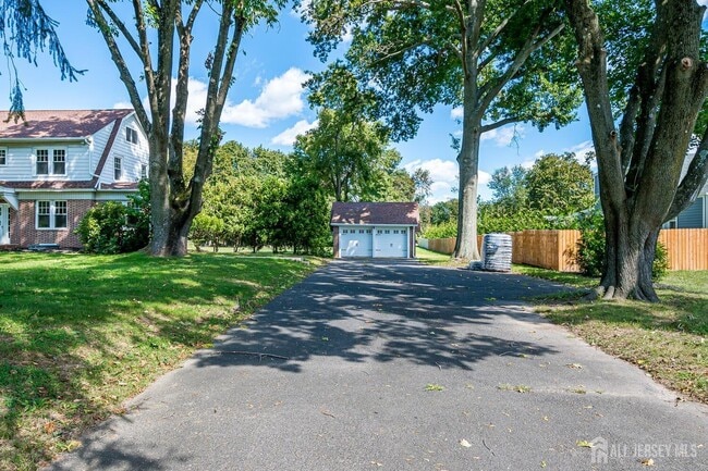 Building Photo - 338 Buckelew Ave