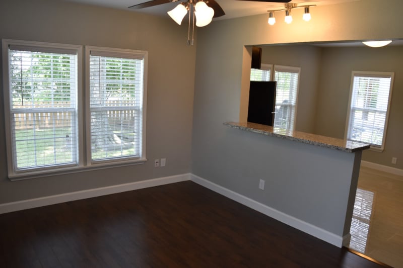 Building Photo - 1519 W 12th St