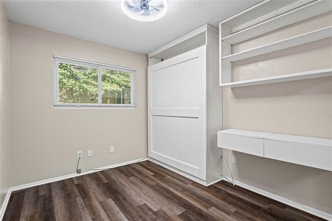 Building Photo - 621 Russet Valley Dr