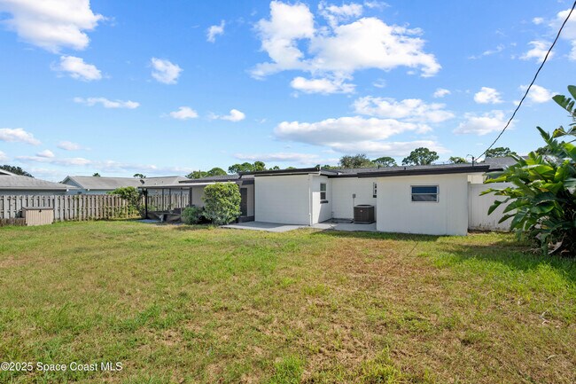 Building Photo - 1108 Vineland St