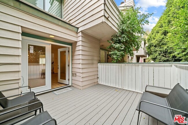 Building Photo - 7904 Topanga Canyon Blvd