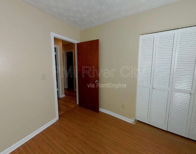 Building Photo - 7819 Lisa Dr E