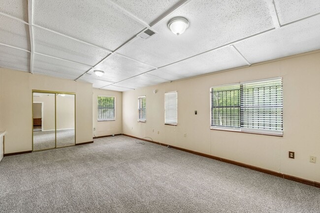 Building Photo - 4 bed, 1.5 bath in OKC,OK