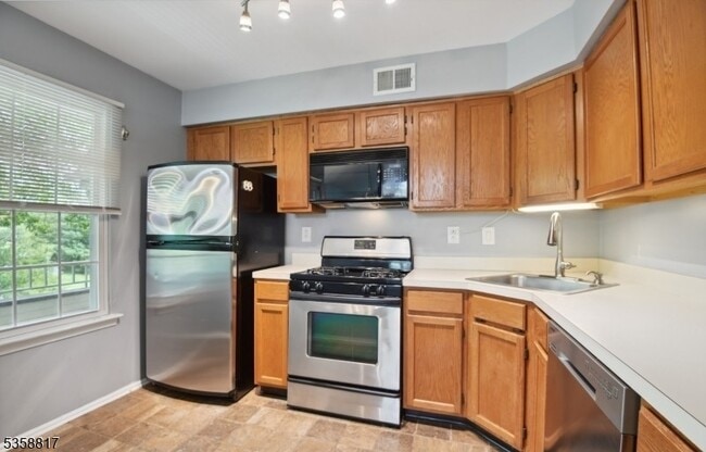 Building Photo - 1110 Pinhorn Dr