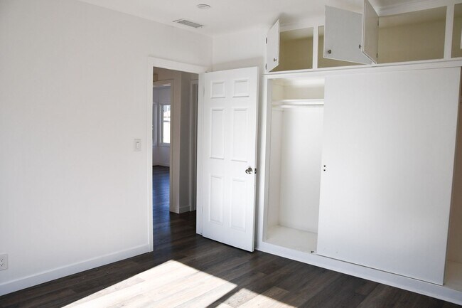 Building Photo - Jameson (167-169)