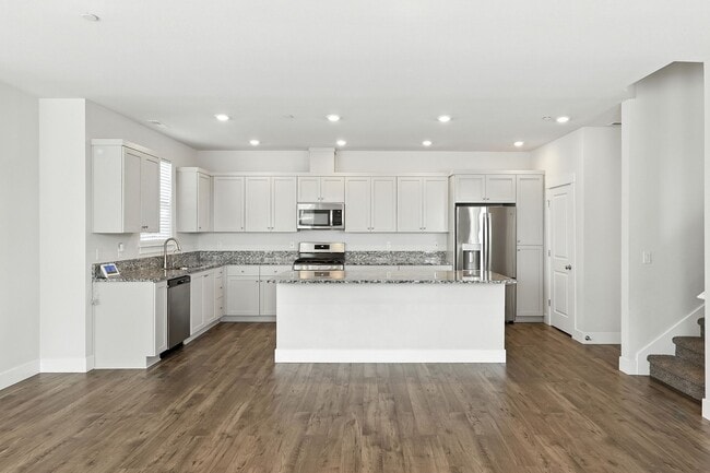 Building Photo - Spacious 5-Bedroom Home with Modern Upgrad...