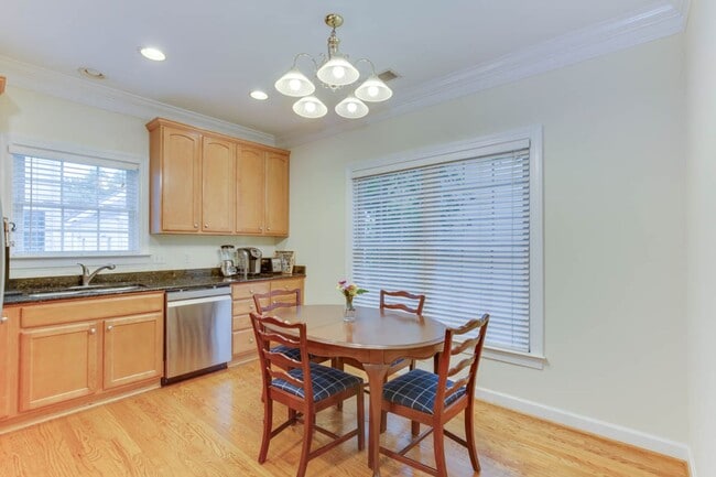 Building Photo - 4609 Town Creek Dr