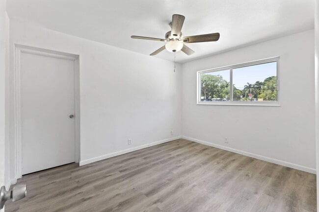 Building Photo - 8012 US-1