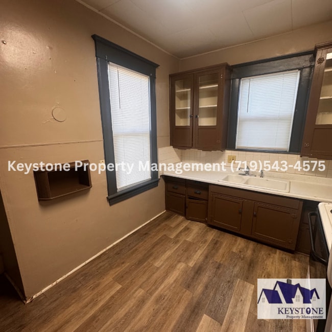 Building Photo - Dog Friendly!!! Centrally Located - House with 2 Bedroom/1 Bath - $1000/$1000