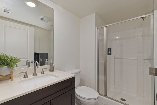 Building Photo - Chula Vista - Adorable 3 Bedroom 3 Bath To...