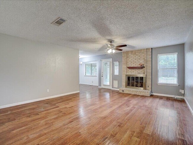 Building Photo - 10906 Meadgreen Ct