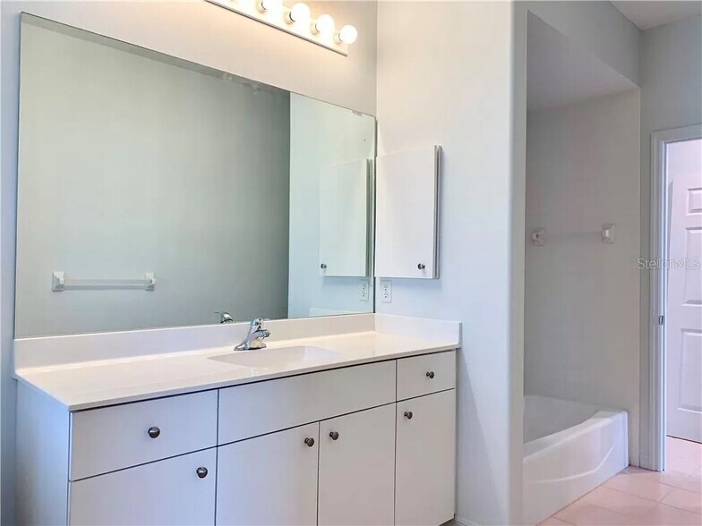 Building Photo - 2301 Goya Dr