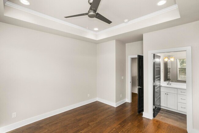 Building Photo - 942 Riverside Dr