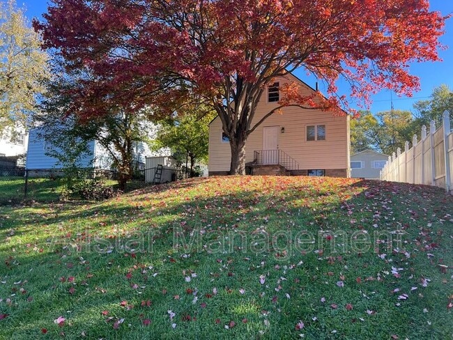Building Photo - 1619 Struble Ave NE