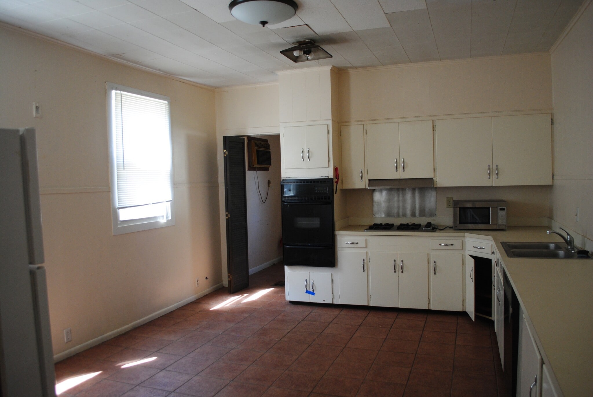 Building Photo - 2328 Nashville Ave