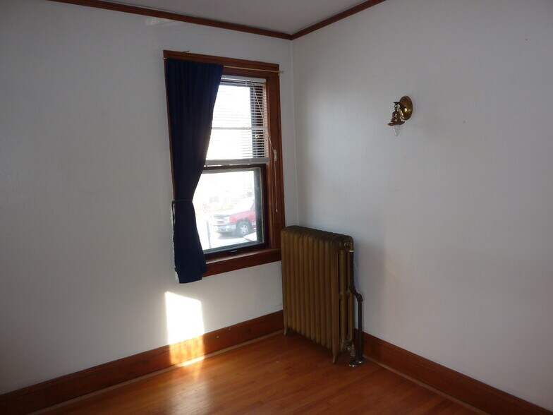 Building Photo - 1752 Shields Ave