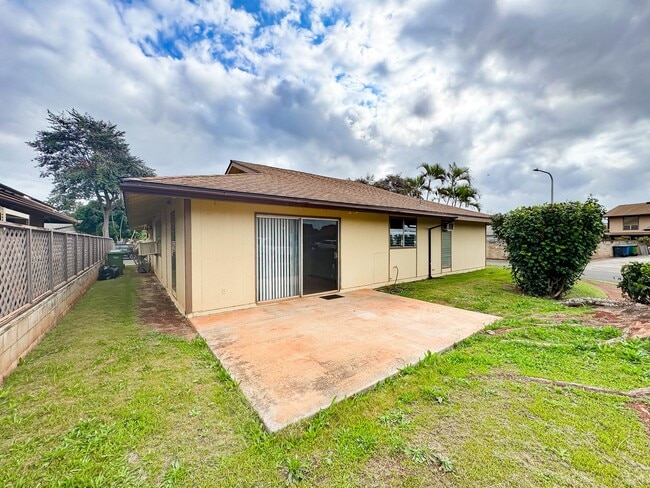 Building Photo - Mililani House with A/C