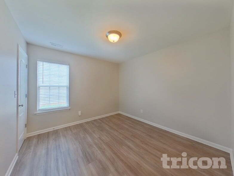 Building Photo - 6235 Leslie Drive