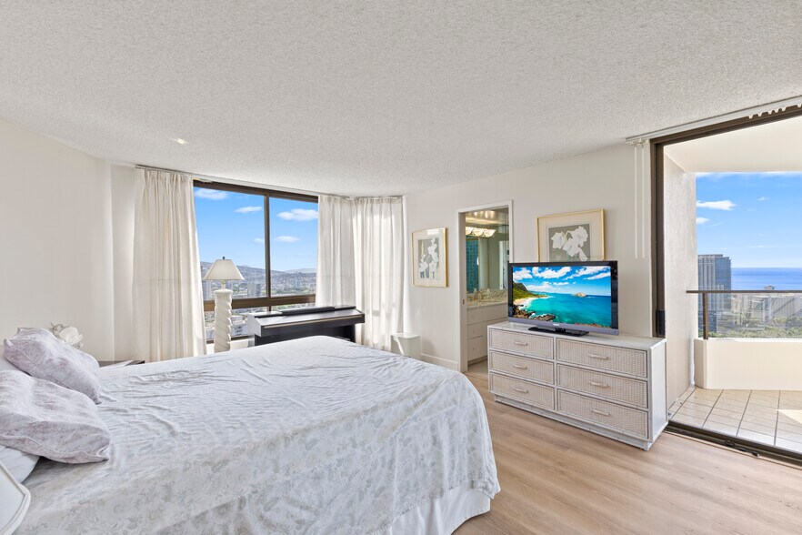 Building Photo - 1910 Ala Moana Blvd