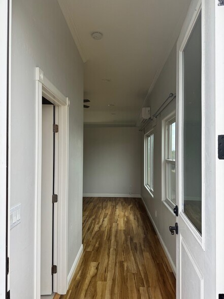Building Photo - 4470 Swift Ave