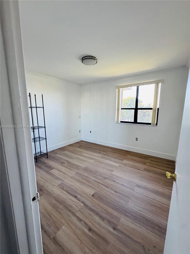 Building Photo - 1101 SW 122nd Ave