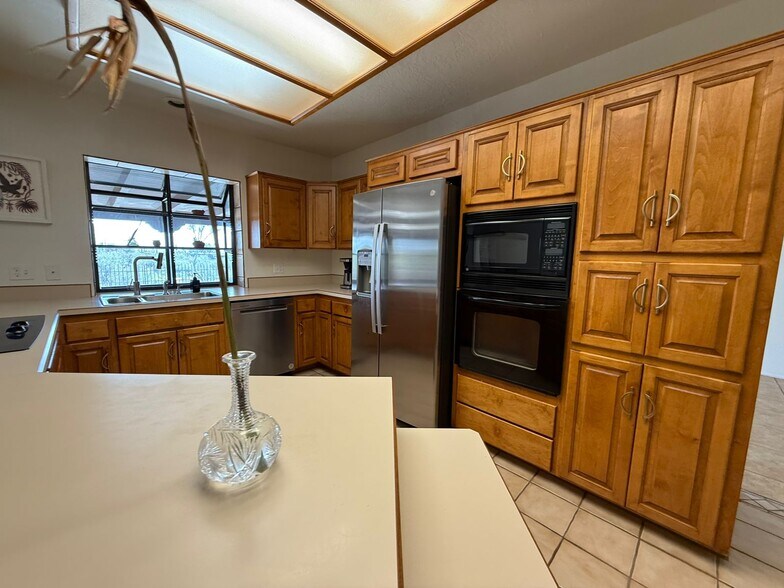 Building Photo - 1402 E Big Rock Rd