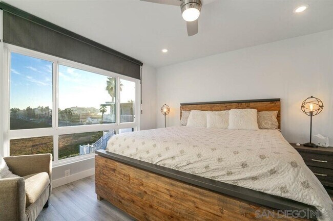 Building Photo - 1111 Seacoast Dr