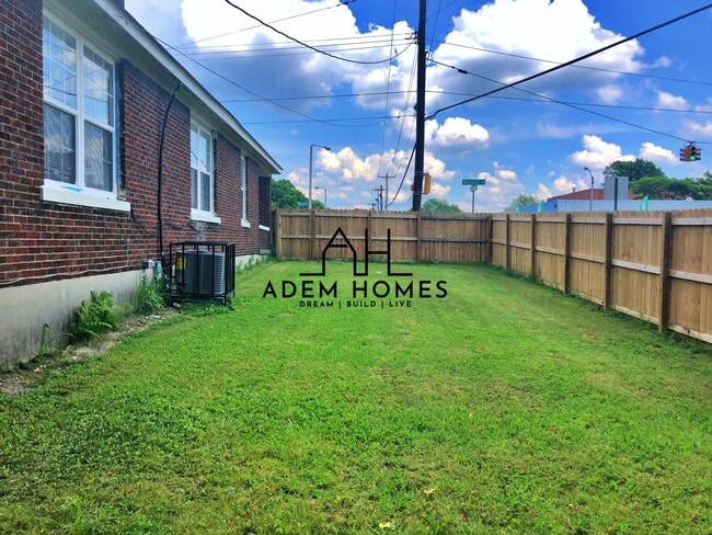 Building Photo - Spacious 2 Bedroom Home in a Central Locat...