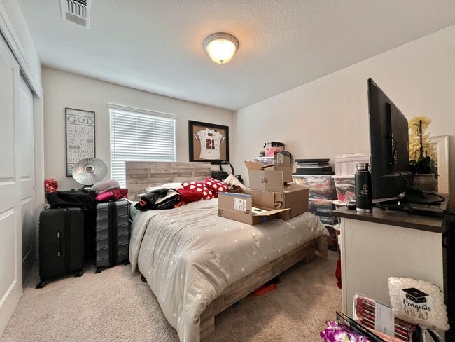 Building Photo - Perfect Family Home in Hollister