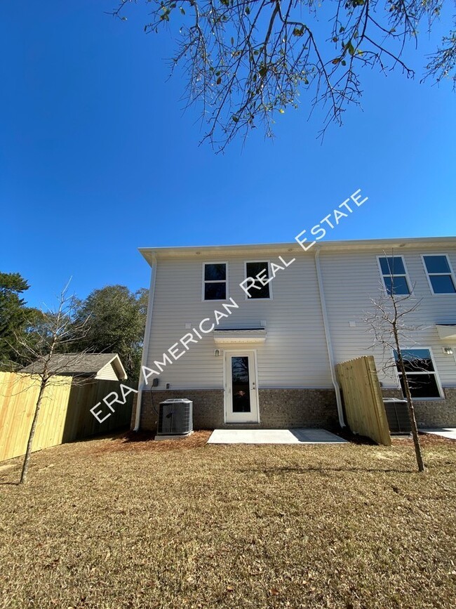 Building Photo - 1001 Grace Ln
