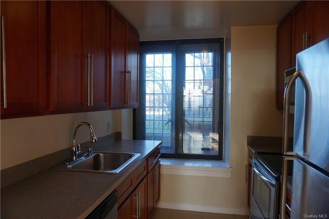 Building Photo - 110 Chateau Rive