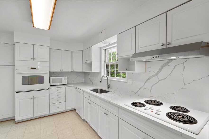 Building Photo - 4907 Elsmere Ave