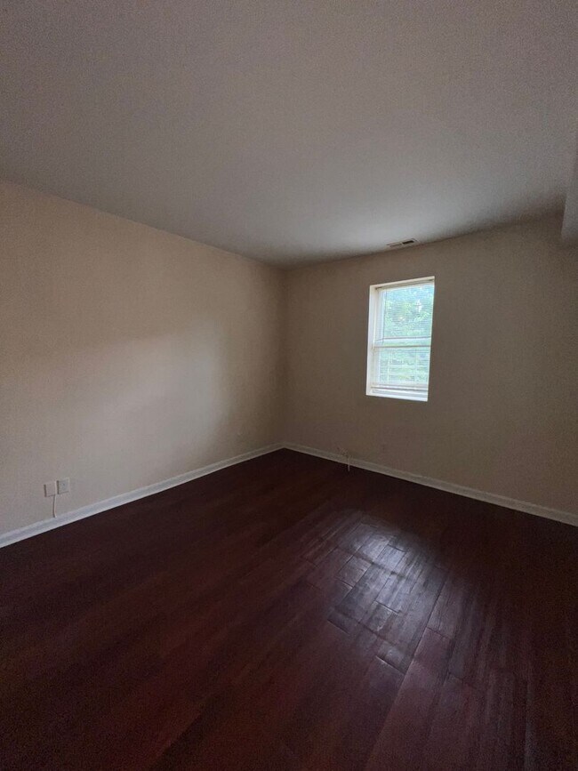 Building Photo - 1423 W Fayette St