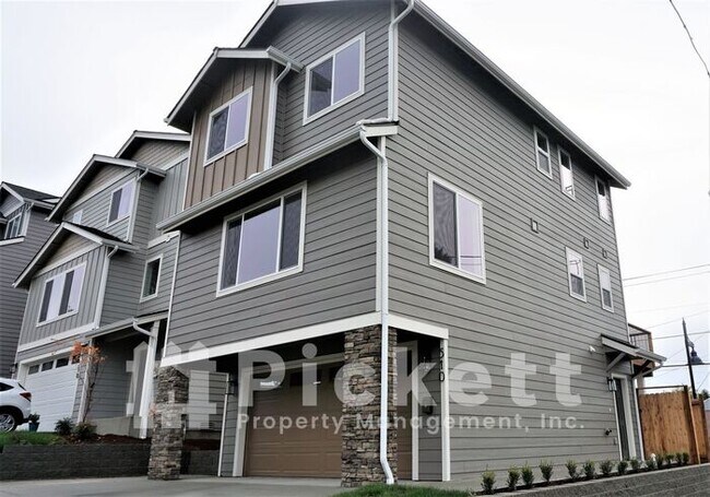Building Photo - 3 Bedroom East Bremerton Home Near Lions Park