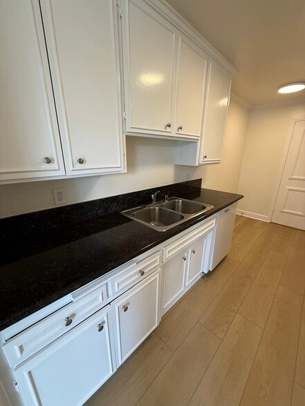 Building Photo - 1940 Malcolm Ave