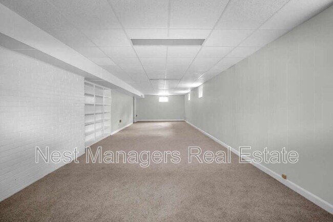 Building Photo - 301 Fairfield Rd