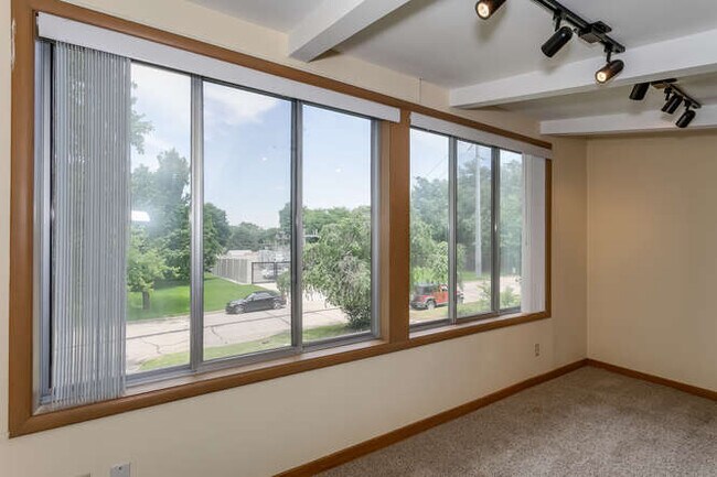 Building Photo - 3401 E Bayley St
