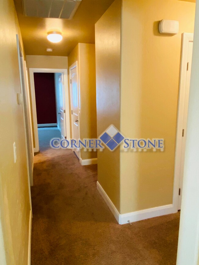 Building Photo - Middleton Home with Community Pool!