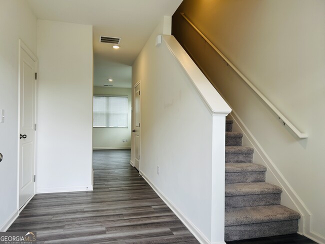 Building Photo - 307 Aldgate Wy