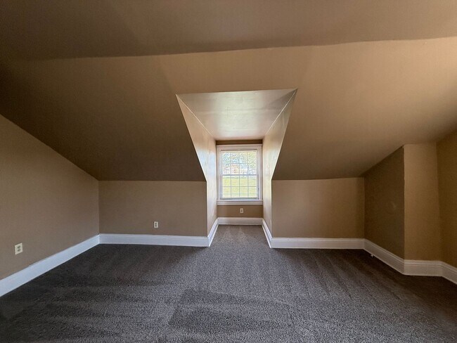 Building Photo - 3 Bedroom Arlington / Southside Slopes Tow...
