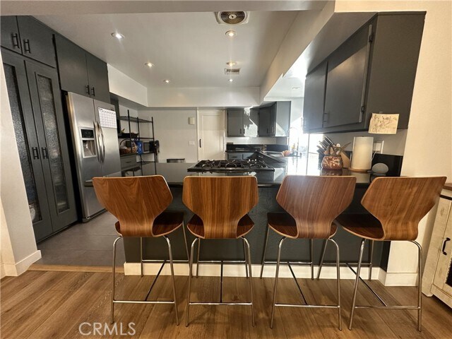 Building Photo - 206 W Mountain View Ave