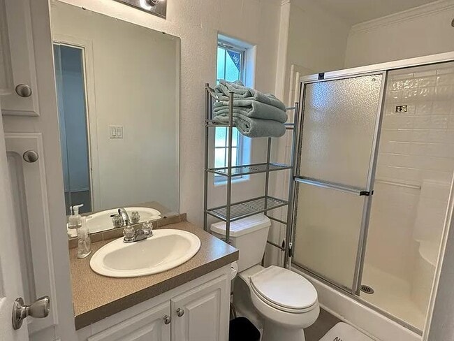 Building Photo - 5529 Mesa Cir