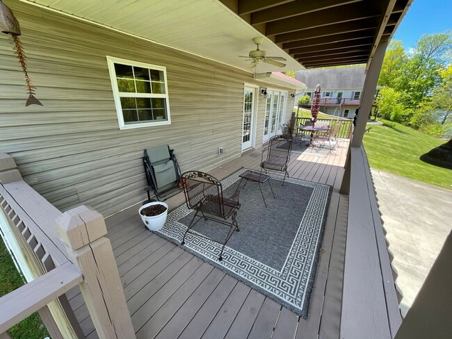 Building Photo - Beautiful Shelbyville Lake House