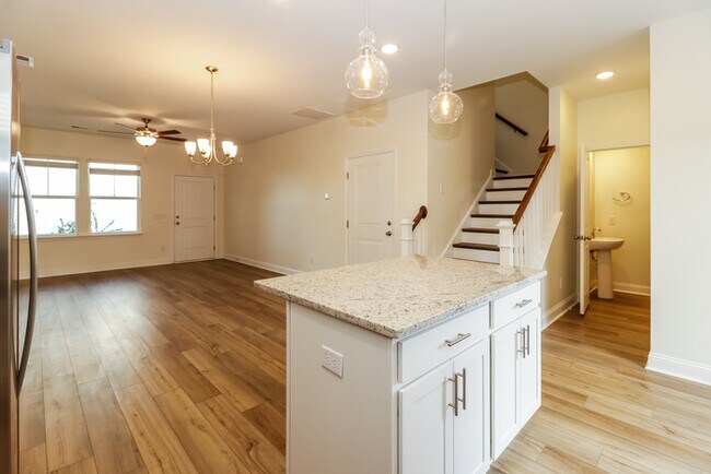 Building Photo - 3 Bedroom in Hanahan, SC