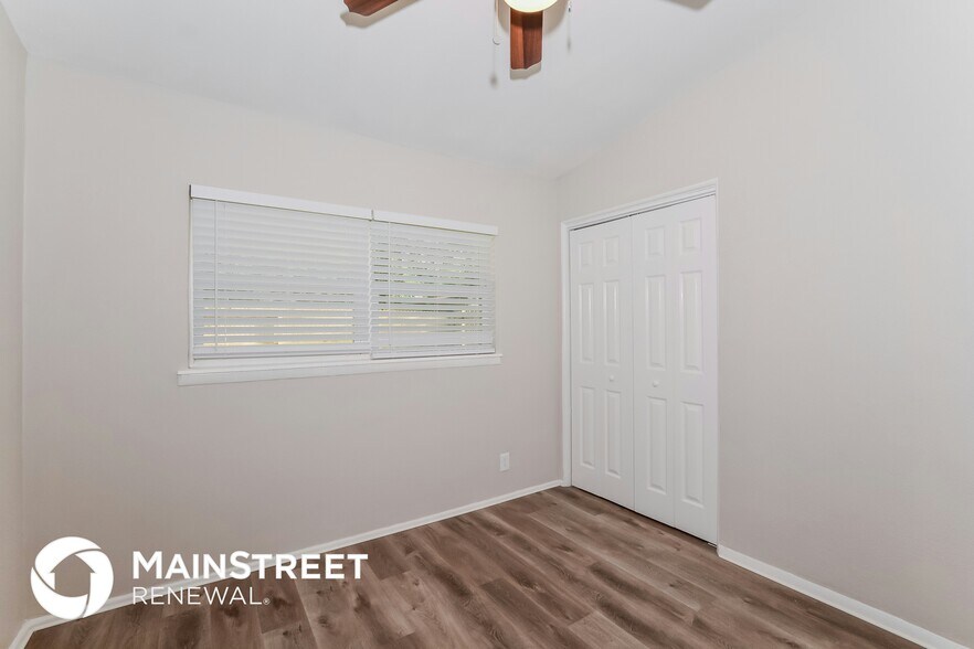 Building Photo - 3307 S Park Ave