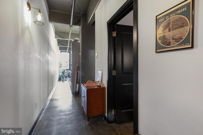 Building Photo - 1701 Tulip St